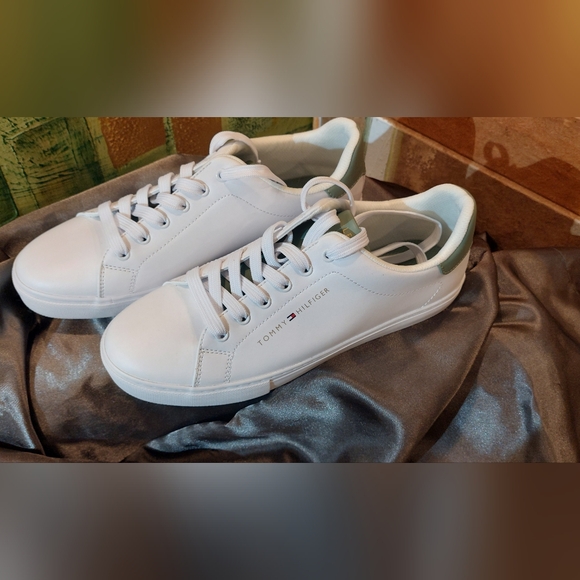 Tommy Hilfiger White Women's Sneakers - Picture 2 of 6